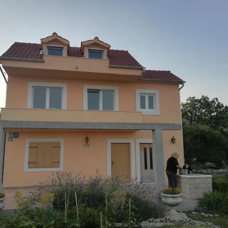 Castello Flower Apartment คาชเตลา ภายนอก รูปภาพ