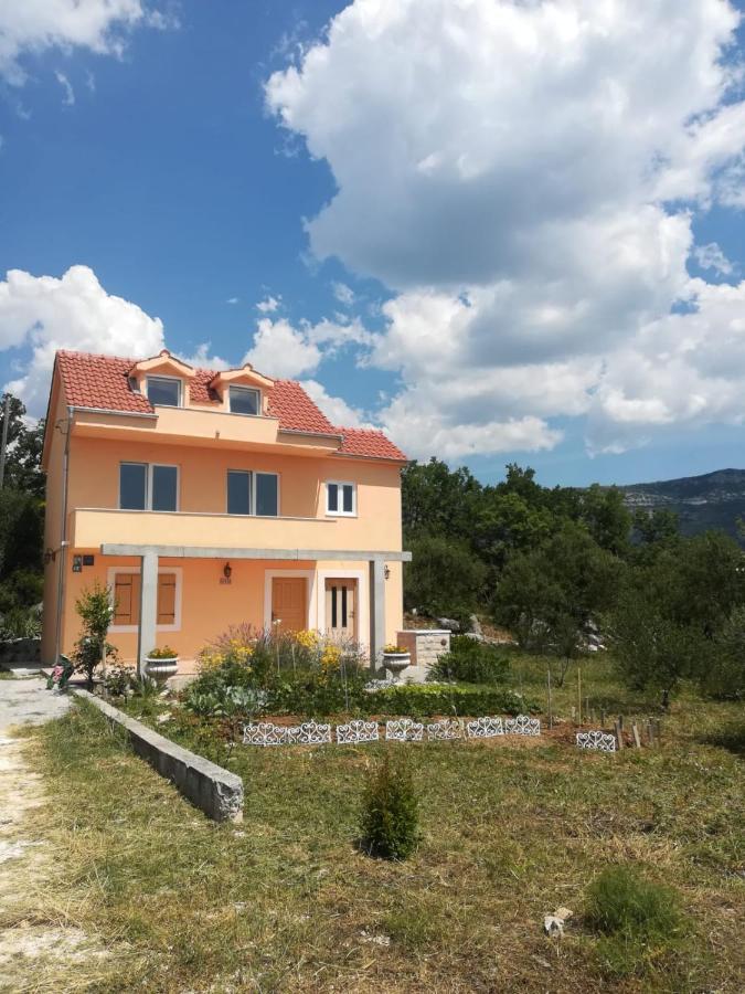 Castello Flower Apartment คาชเตลา ภายนอก รูปภาพ