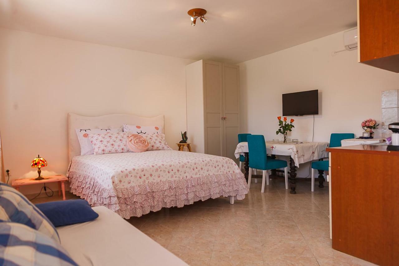 Castello Flower Apartment คาชเตลา ภายนอก รูปภาพ